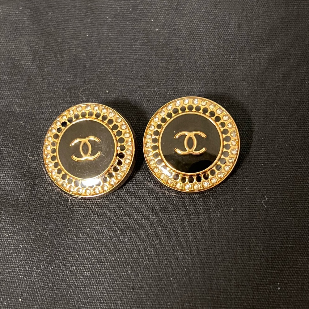 CHANEL Vintage Gold & Black Enamel Buttons
